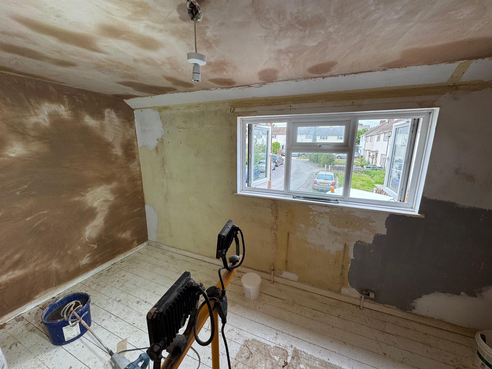 Room refurbishment before finishing